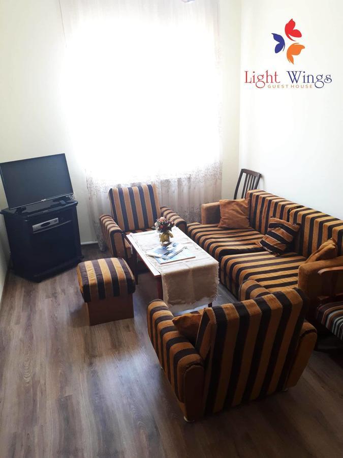 Light Wings Family Guesthouse Erivan Dış mekan fotoğraf
