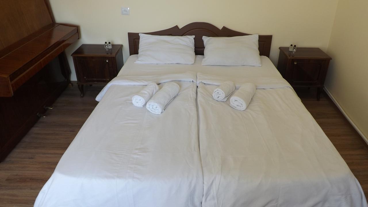 Light Wings Family Guesthouse Erivan Dış mekan fotoğraf